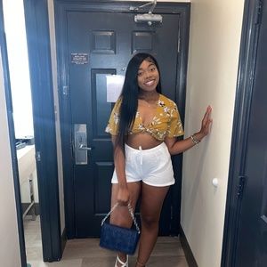 Meet your Posher, Eva